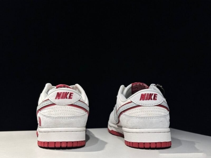 【AT2996】Nike x The North Face Nike Dunk Low スニーカー SBシリーズ The North Face コラボ クラシックで汎用性のあるカジュアルスポーツシューズ 厚いシュータンの充填により、快適性が大幅に向上します
