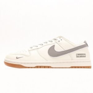 【AT2998】Supreme x Nike Dunk Lowのこのモデルは、伝統的な産業用生産ラインのデザイン制限を打破することを主張します。