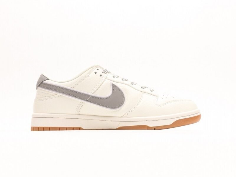 【AT2998】Supreme x Nike Dunk Lowのこのモデルは、伝統的な産業用生産ラインのデザイン制限を打破することを主張します。