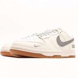 【AT2998】Supreme x Nike Dunk Lowのこのモデルは、伝統的な産業用生産ラインのデザイン制限を打破することを主張します。