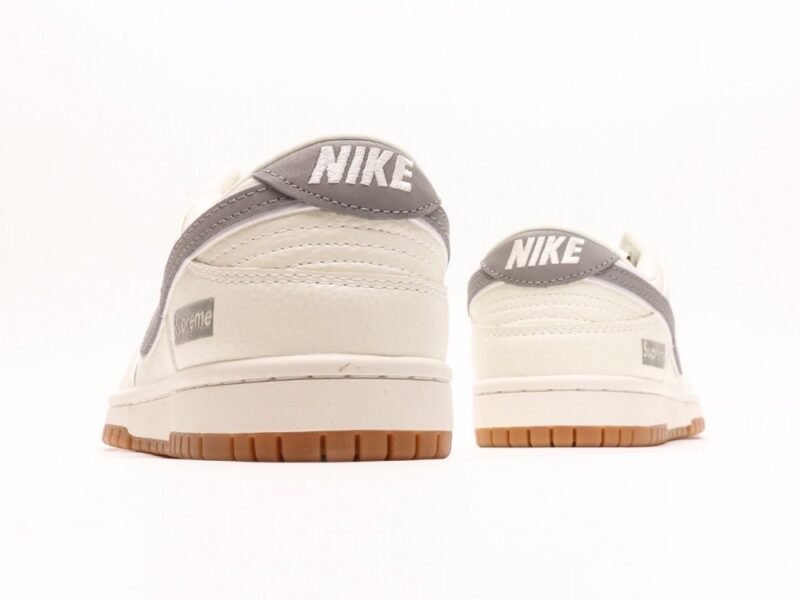 【AT2998】Supreme x Nike Dunk Lowのこのモデルは、伝統的な産業用生産ラインのデザイン制限を打破することを主張します。