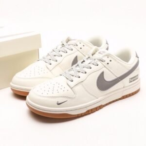 【AT2998】Supreme x Nike Dunk Lowのこのモデルは、伝統的な産業用生産ラインのデザイン制限を打破することを主張します。