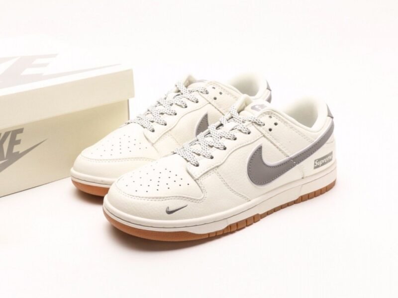 【AT2998】Supreme x Nike Dunk Lowのこのモデルは、伝統的な産業用生産ラインのデザイン制限を打破することを主張します。