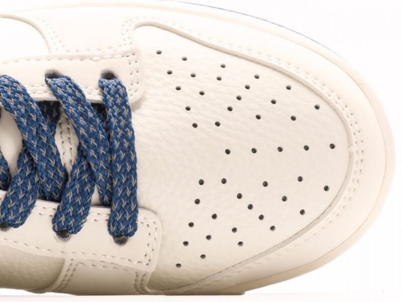 【AT2999】Supreme x Nike Dunk Low ミドリ このデザインは、伝統的な産業用流れ作業ラインの制限を打破することを強調しています。
