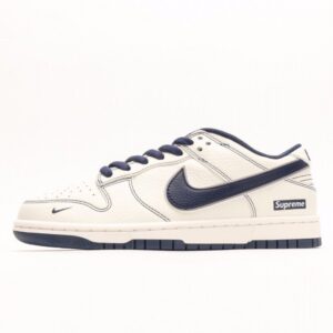 【AT3000】Supreme x Nike Dunk Low ディープブルー、このモデルはSummit Whiteとディープブルーの配色を採用しています。