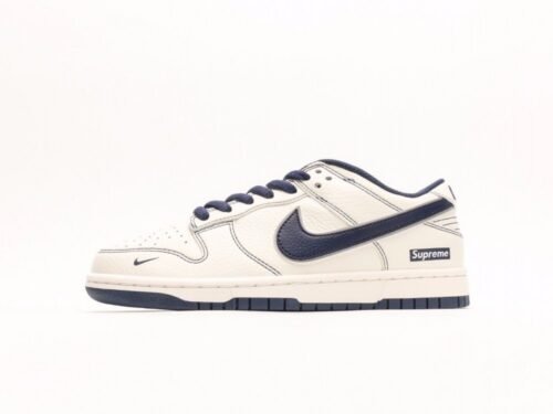 【AT3000】Supreme x Nike Dunk Low ディープブルー、このモデルはSummit Whiteとディープブルーの配色を採用しています。