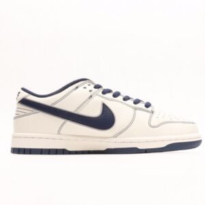 【AT3000】Supreme x Nike Dunk Low ディープブルー、このモデルはSummit Whiteとディープブルーの配色を採用しています。