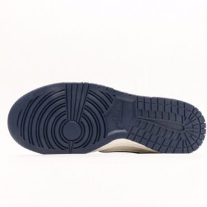 【AT3000】Supreme x Nike Dunk Low ディープブルー、このモデルはSummit Whiteとディープブルーの配色を採用しています。