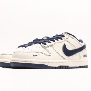 【AT3000】Supreme x Nike Dunk Low ディープブルー、このモデルはSummit Whiteとディープブルーの配色を採用しています。