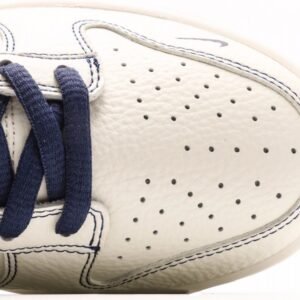 【AT3000】Supreme x Nike Dunk Low ディープブルー、このモデルはSummit Whiteとディープブルーの配色を採用しています。