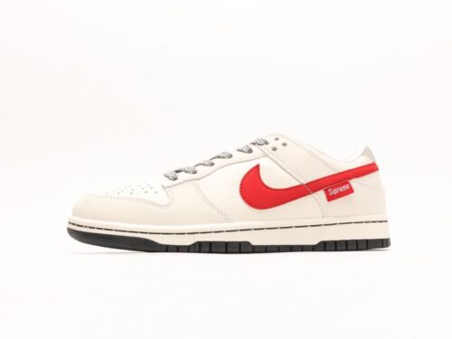 【AT3001】Nike x SupremeのNike Dunk LowスニーカーSBシリーズが、Supremeとのコラボで登場。伝統的なスタイルと優れたデザインで、カジュアルなスポーツシューズに最適。厚い舌のパッドが快適性を向上させ、履き心地も抜群です。