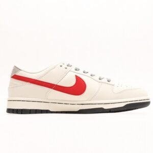 【AT3001】Nike x SupremeのNike Dunk LowスニーカーSBシリーズが、Supremeとのコラボで登場。伝統的なスタイルと優れたデザインで、カジュアルなスポーツシューズに最適。厚い舌のパッドが快適性を向上させ、履き心地も抜群です。