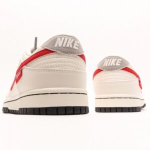 【AT3001】Nike x SupremeのNike Dunk LowスニーカーSBシリーズが、Supremeとのコラボで登場。伝統的なスタイルと優れたデザインで、カジュアルなスポーツシューズに最適。厚い舌のパッドが快適性を向上させ、履き心地も抜群です。
