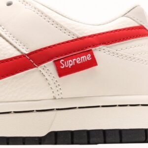 【AT3001】Nike x SupremeのNike Dunk LowスニーカーSBシリーズが、Supremeとのコラボで登場。伝統的なスタイルと優れたデザインで、カジュアルなスポーツシューズに最適。厚い舌のパッドが快適性を向上させ、履き心地も抜群です。