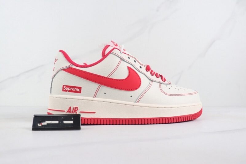 【AT3002】Nike x Supreme Nike Air Force 1 ′07 x Supremeコラボレーション ナイキ エア フォース1 ローカットスニーカー 牛革素材