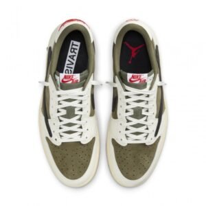 【AT3085】Travis Scott × Nike Air Jordan 1 Low OG SP "Reverse Olive" は、ナイキと人気ラッパーTravis Scottによる最新のコラボモデルです。これまでの大ヒットしたコラボシリーズの独特なデザインを継承し、クラシックさとトレンドを兼ね備えています 品番: DM7866-200