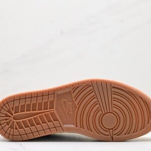 【AT3089】Travis Scott × Nike WMNS Air Jordan 1 Retro Low OG "Canary" トラヴィス・スコット × ナイキ ウィメンズ エアジョーダン1 レトロ ロー OG "カナリー" 品番: DZ4137-700