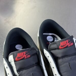 【AT3090】NIKE（ナイキ）×トラビス・スコット AIR JORDAN 1 LOW OG Medium Oliveは、トラビス・スコットとのコラボレーションスニーカーです DZ4137-106
