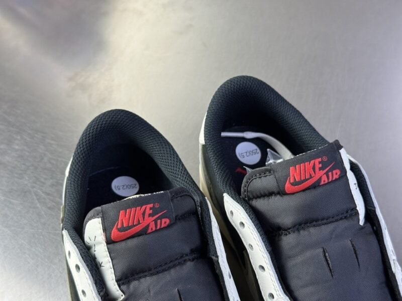 【AT3090】NIKE（ナイキ）×トラビス・スコット AIR JORDAN 1 LOW OG Medium Oliveは、トラビス・スコットとのコラボレーションスニーカーです DZ4137-106