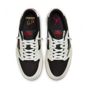 【AT3090】NIKE（ナイキ）×トラビス・スコット AIR JORDAN 1 LOW OG Medium Oliveは、トラビス・スコットとのコラボレーションスニーカーです DZ4137-106