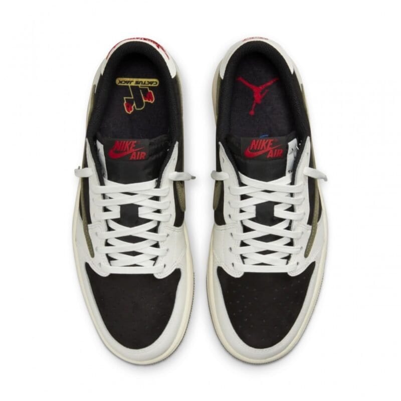 【AT3090】NIKE（ナイキ）×トラビス・スコット AIR JORDAN 1 LOW OG Medium Oliveは、トラビス・スコットとのコラボレーションスニーカーです DZ4137-106