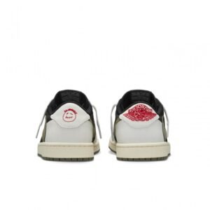 【AT3090】NIKE（ナイキ）×トラビス・スコット AIR JORDAN 1 LOW OG Medium Oliveは、トラビス・スコットとのコラボレーションスニーカーです DZ4137-106
