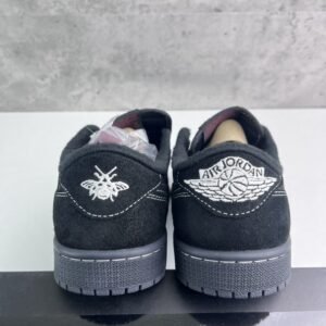 【AT3093】Travis Scott × Nike Air Jordan 1 Low OG SP "Black Phantom"トラヴィス・スコット × ナイキ エアジョーダン1 ロー OG SP "ブラック ファントム"です DM7866-001