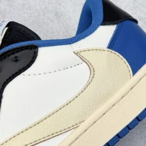 【AT3094】Travis Scott × Fragment × Nike Air Jordan 1 Low OG SP "Military Blue" トラヴィス・スコット × フラグメント × ナイキ エアジョーダン1 ロー OG SP "ミリタリー ブルー" DM7866-140