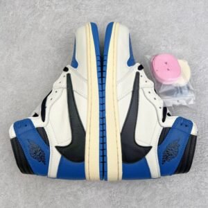【AT3096】Travis Scott × Fragment × Nike Air Jordan 1 Retro High OG SP "Military Blue"トラヴィススコット × フラグメント × ナイキ エアジョーダン1 レトロ ハイ OG SP "ミリタリー ブルー" DH3227-105
