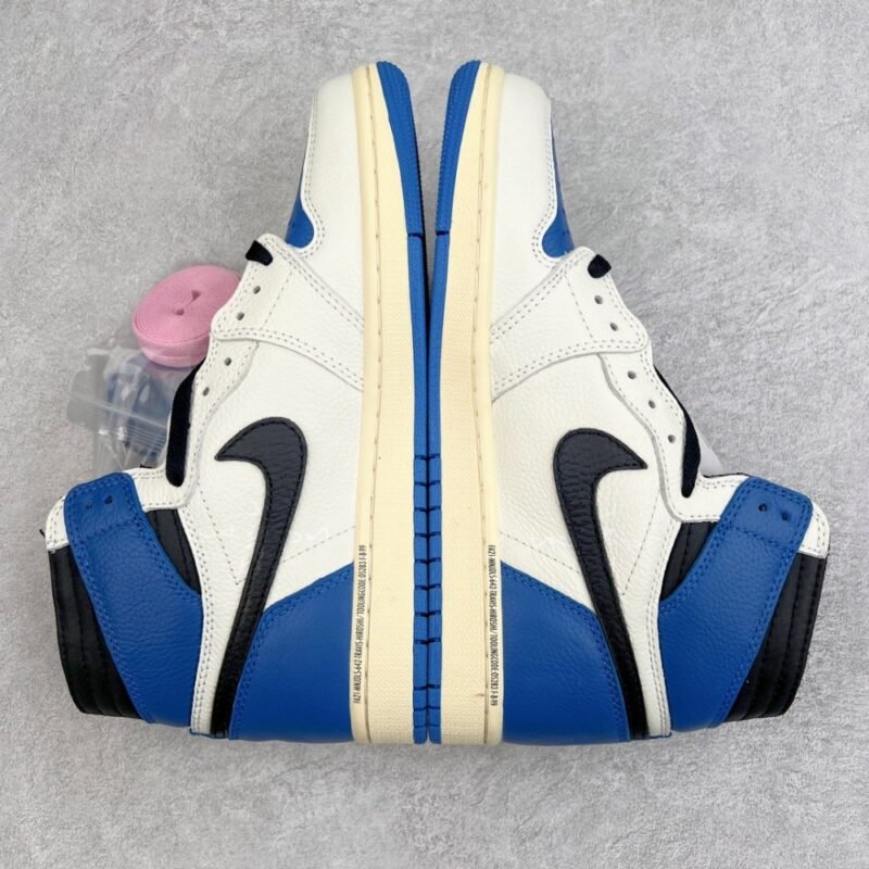【AT3096】Travis Scott × Fragment × Nike Air Jordan 1 Retro High OG SP "Military Blue"トラヴィススコット × フラグメント × ナイキ エアジョーダン1 レトロ ハイ OG SP "ミリタリー ブルー" DH3227-105