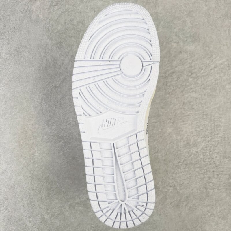 【AT3099】Off-White × Nike Air Jordan 1 Retro High "White" オフホワイト × ナイキ エアジョーダン 1 レトロ ハイ「ホワイト」AQ0818-100