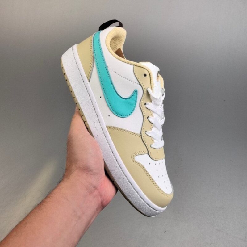 【AT3111】ナイキ（NIKE）の男女兼用スポーツシューズ、COURT BOROUGH LOW、小さなエアフォースローカットスニーカー