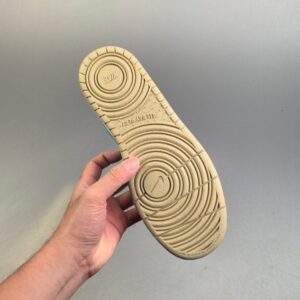 【AT3111】ナイキ（NIKE）の男女兼用スポーツシューズ、COURT BOROUGH LOW、小さなエアフォースローカットスニーカー