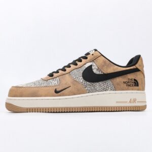 【AT3113】The North Face x Nike ノースフェイス×ナイキのAIR FORCE 1‘07。柔らかく、弾力があり、優れたクッション性能と秀逸なミッドソールデザインで、レトロと現代を融合させた外観が世界中で30年以上にわたって人気のForce 1を演出しています。
