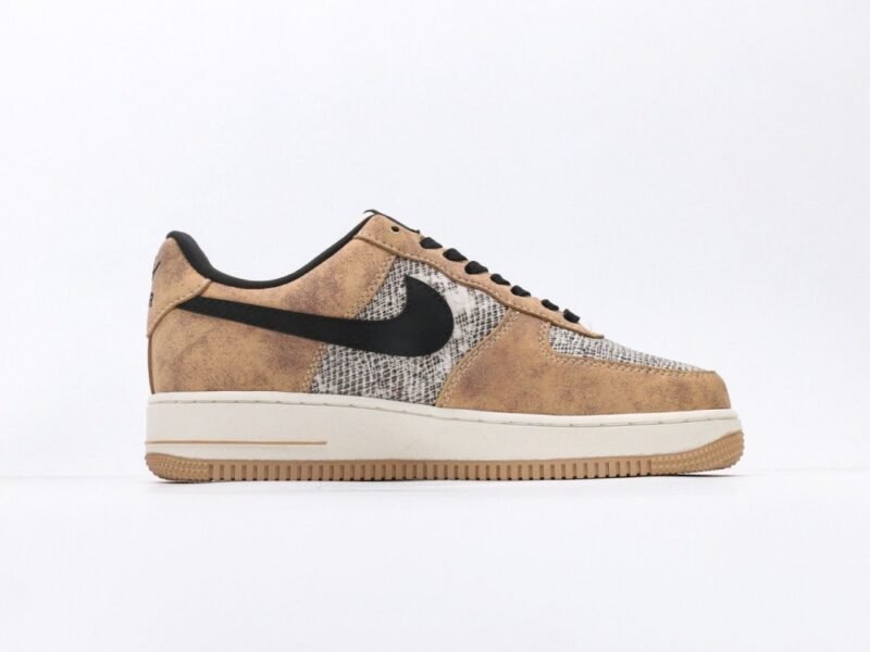 【AT3113】The North Face x Nike ノースフェイス×ナイキのAIR FORCE 1‘07。柔らかく、弾力があり、優れたクッション性能と秀逸なミッドソールデザインで、レトロと現代を融合させた外観が世界中で30年以上にわたって人気のForce 1を演出しています。
