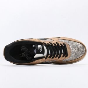 【AT3113】The North Face x Nike ノースフェイス×ナイキのAIR FORCE 1‘07。柔らかく、弾力があり、優れたクッション性能と秀逸なミッドソールデザインで、レトロと現代を融合させた外観が世界中で30年以上にわたって人気のForce 1を演出しています。
