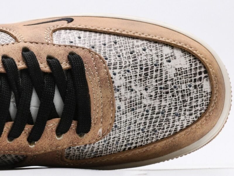 【AT3113】The North Face x Nike ノースフェイス×ナイキのAIR FORCE 1‘07。柔らかく、弾力があり、優れたクッション性能と秀逸なミッドソールデザインで、レトロと現代を融合させた外観が世界中で30年以上にわたって人気のForce 1を演出しています。