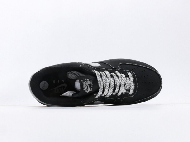 【AT3114】ナイキのAIR FORCE 1‘07は、柔らかく、弾力があり、優れたクッショニング性能と優れたミッドソールデザインを備えた低反発百搭カジュアルランニングシューズです。レトロと現代の外観が融合し、30年以上にわたって世界中で大ヒットしているForce 1を生み出しました。