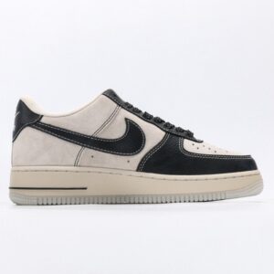 【AT3116】Nike AIR FORCE 1‘07 エアフォース1ローカットの汎用的なカジュアルスポーツシューズ。柔らかく、十分な反発力があり、優れたミッドソールデザインを備えることで、復古と現代の外観が組み合わされ、30年以上にわたって世界中で大流行するForce 1が完成します。