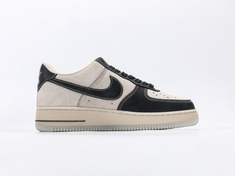 【AT3116】Nike AIR FORCE 1‘07 エアフォース1ローカットの汎用的なカジュアルスポーツシューズ。柔らかく、十分な反発力があり、優れたミッドソールデザインを備えることで、復古と現代の外観が組み合わされ、30年以上にわたって世界中で大流行するForce 1が完成します。