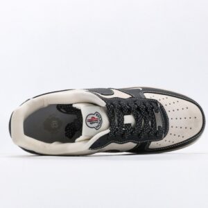 【AT3116】Nike AIR FORCE 1‘07 エアフォース1ローカットの汎用的なカジュアルスポーツシューズ。柔らかく、十分な反発力があり、優れたミッドソールデザインを備えることで、復古と現代の外観が組み合わされ、30年以上にわたって世界中で大流行するForce 1が完成します。