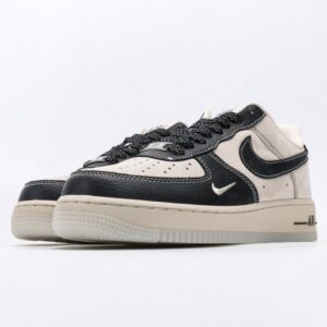 【AT3116】Nike AIR FORCE 1‘07 エアフォース1ローカットの汎用的なカジュアルスポーツシューズ。柔らかく、十分な反発力があり、優れたミッドソールデザインを備えることで、復古と現代の外観が組み合わされ、30年以上にわたって世界中で大流行するForce 1が完成します。