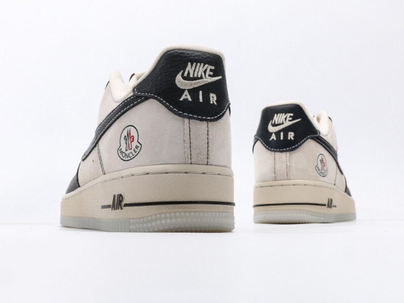 【AT3116】Nike AIR FORCE 1‘07 エアフォース1ローカットの汎用的なカジュアルスポーツシューズ。柔らかく、十分な反発力があり、優れたミッドソールデザインを備えることで、復古と現代の外観が組み合わされ、30年以上にわたって世界中で大流行するForce 1が完成します。