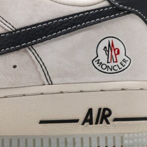 【AT3116】Nike AIR FORCE 1‘07 エアフォース1ローカットの汎用的なカジュアルスポーツシューズ。柔らかく、十分な反発力があり、優れたミッドソールデザインを備えることで、復古と現代の外観が組み合わされ、30年以上にわたって世界中で大流行するForce 1が完成します。