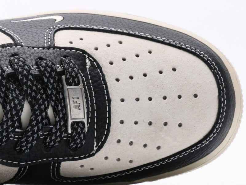 【AT3116】Nike AIR FORCE 1‘07 エアフォース1ローカットの汎用的なカジュアルスポーツシューズ。柔らかく、十分な反発力があり、優れたミッドソールデザインを備えることで、復古と現代の外観が組み合わされ、30年以上にわたって世界中で大流行するForce 1が完成します。