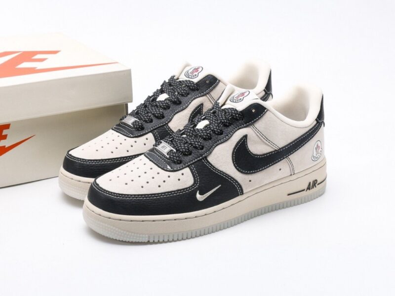 【AT3116】Nike AIR FORCE 1‘07 エアフォース1ローカットの汎用的なカジュアルスポーツシューズ。柔らかく、十分な反発力があり、優れたミッドソールデザインを備えることで、復古と現代の外観が組み合わされ、30年以上にわたって世界中で大流行するForce 1が完成します。