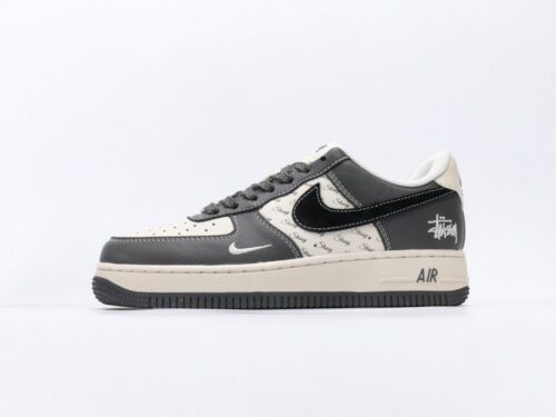 【AT3120】Stussy x Nike AIR FORCE 1‘07 エアフォース1ローカット、百搭のカジュアルスポーツシューズ。柔らかく、弾力のあるクッショニングと優れたミッドソールデザインで、レトロとモダンが融合した外観が特徴です。30年以上にわたり世界中で愛されてきたForce 1を象徴しています。