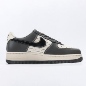 【AT3120】Stussy x Nike AIR FORCE 1‘07 エアフォース1ローカット、百搭のカジュアルスポーツシューズ。柔らかく、弾力のあるクッショニングと優れたミッドソールデザインで、レトロとモダンが融合した外観が特徴です。30年以上にわたり世界中で愛されてきたForce 1を象徴しています。