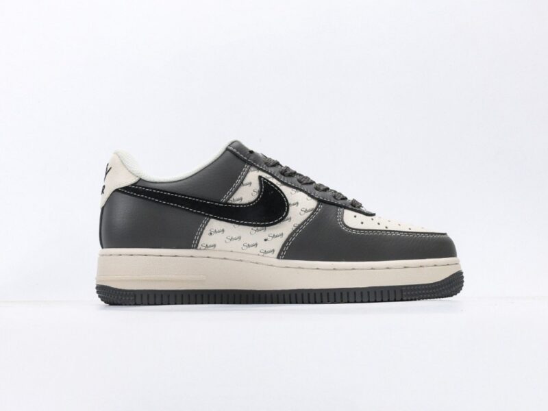 【AT3120】Stussy x Nike AIR FORCE 1‘07 エアフォース1ローカット、百搭のカジュアルスポーツシューズ。柔らかく、弾力のあるクッショニングと優れたミッドソールデザインで、レトロとモダンが融合した外観が特徴です。30年以上にわたり世界中で愛されてきたForce 1を象徴しています。