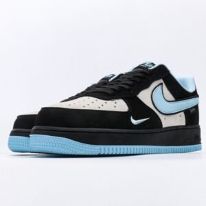 【AT3121】Supreme x Nike AIR FORCE 1‘07 エアフォース1ローカットシューズ。柔らかく、弾力性があり、中底のデザインが秀逸で、レトロとモダンが融合した外観が特徴で、30年以上も世界中で人気のForce 1を生み出す。